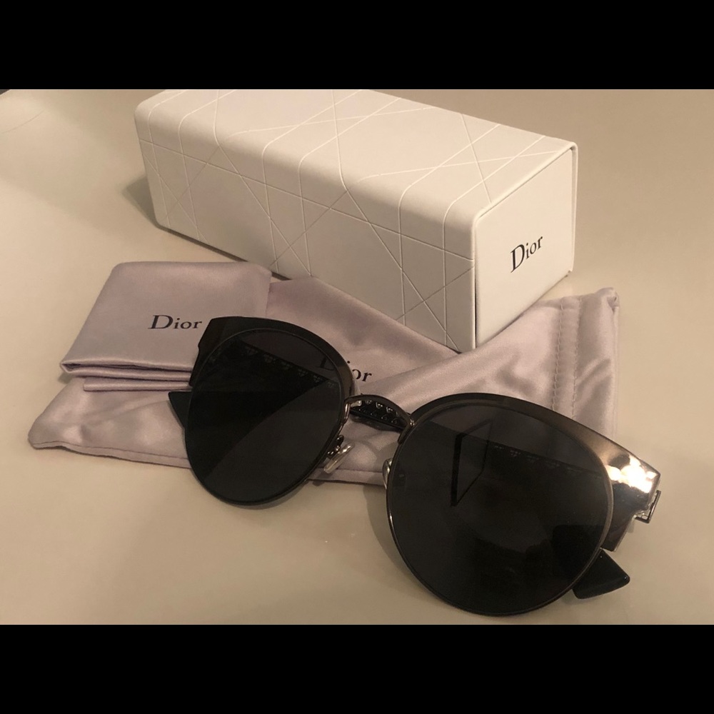 Dior sunglasses. - Picture 2 of 3